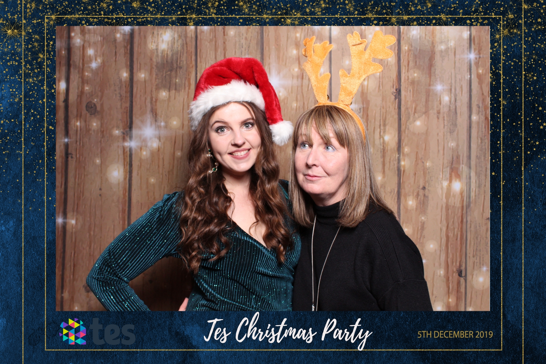Tes Christmas party  | View more photos from the event at gallery.magicimages.uk/u/MagicImages/Tes-Christmas-party
